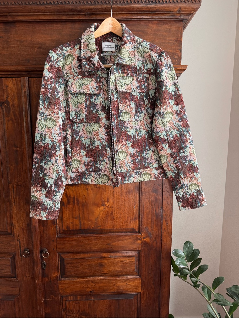 Urban Outfitters Floral Jacquard Tapestry Zip Up Trucker Jacket Medium